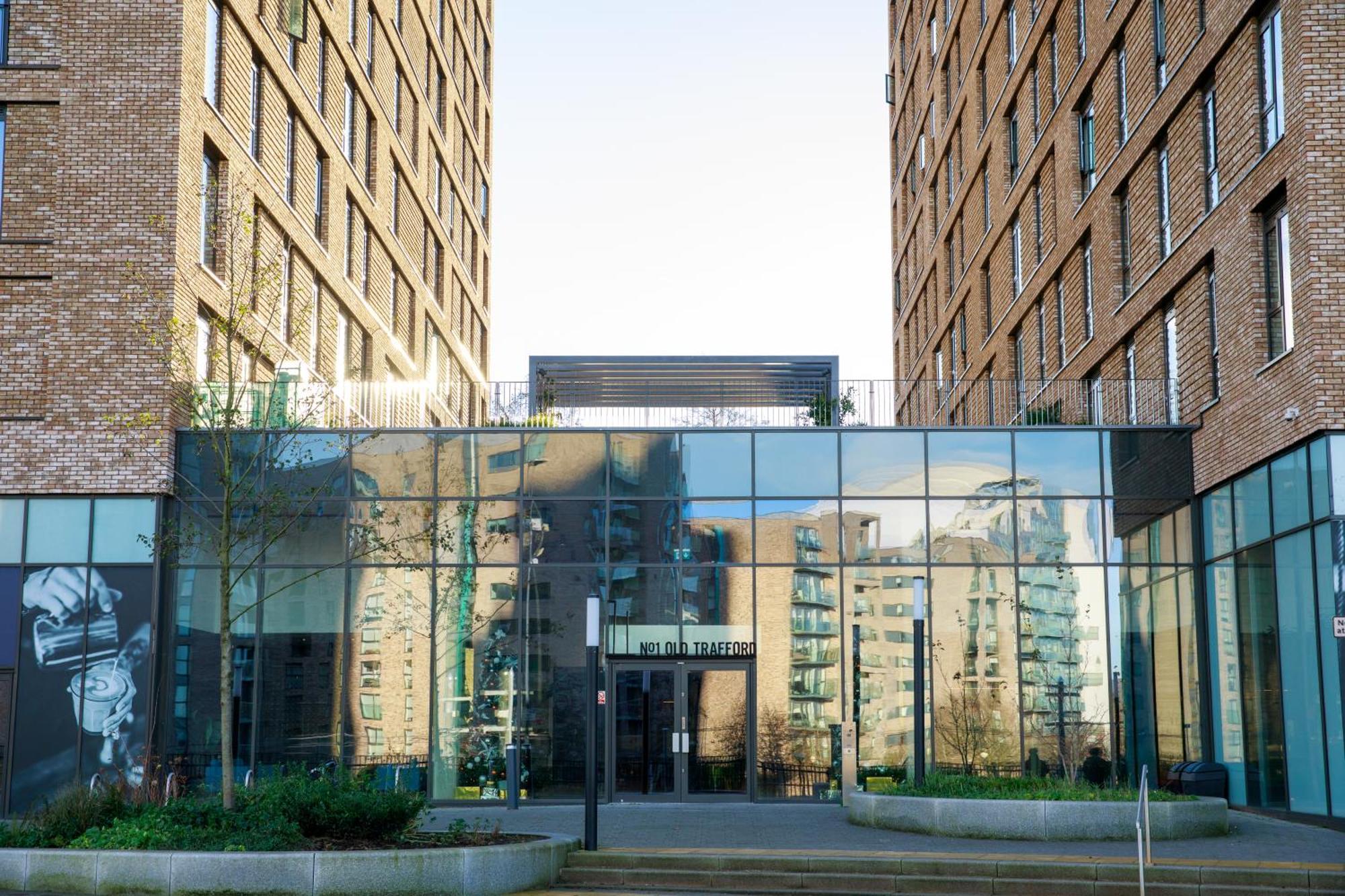 Trafford Suite Modern 1 Bed With Cinema Room 曼彻斯特 外观 照片