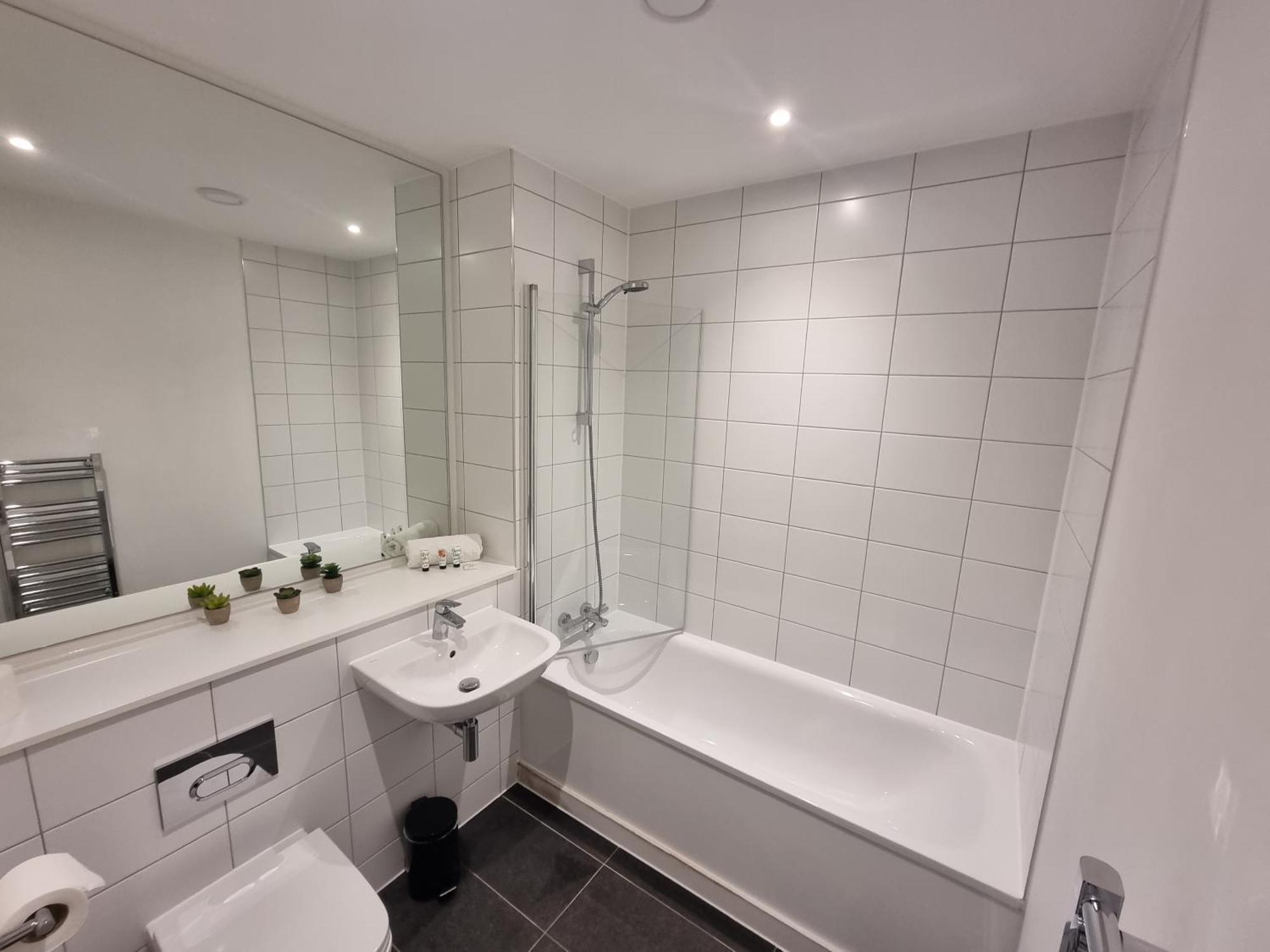 Trafford Suite Modern 1 Bed With Cinema Room 曼彻斯特 外观 照片